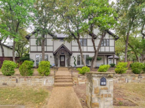 Trophy Haven Retreat With Pool